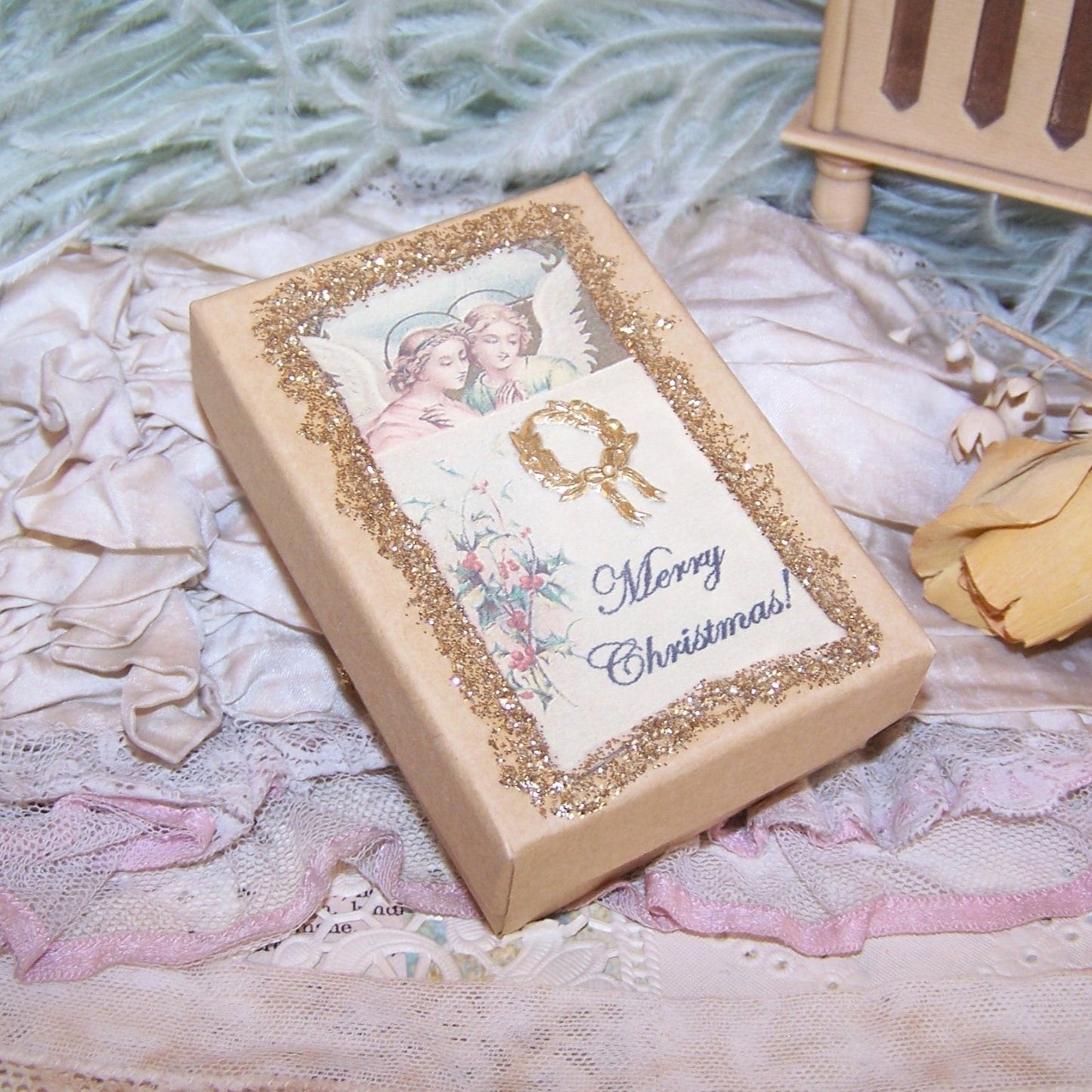 Victorian Inspired Gift Box - MERRY CHRISTMAS with Gift Tag