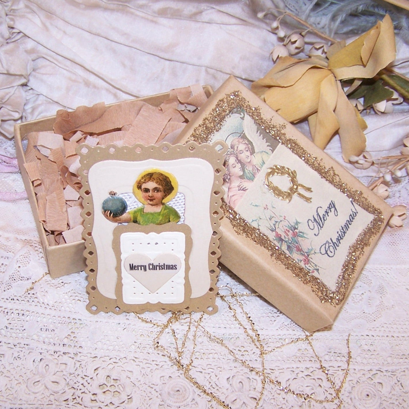 Victorian Inspired Gift Box - MERRY CHRISTMAS with Gift Tag