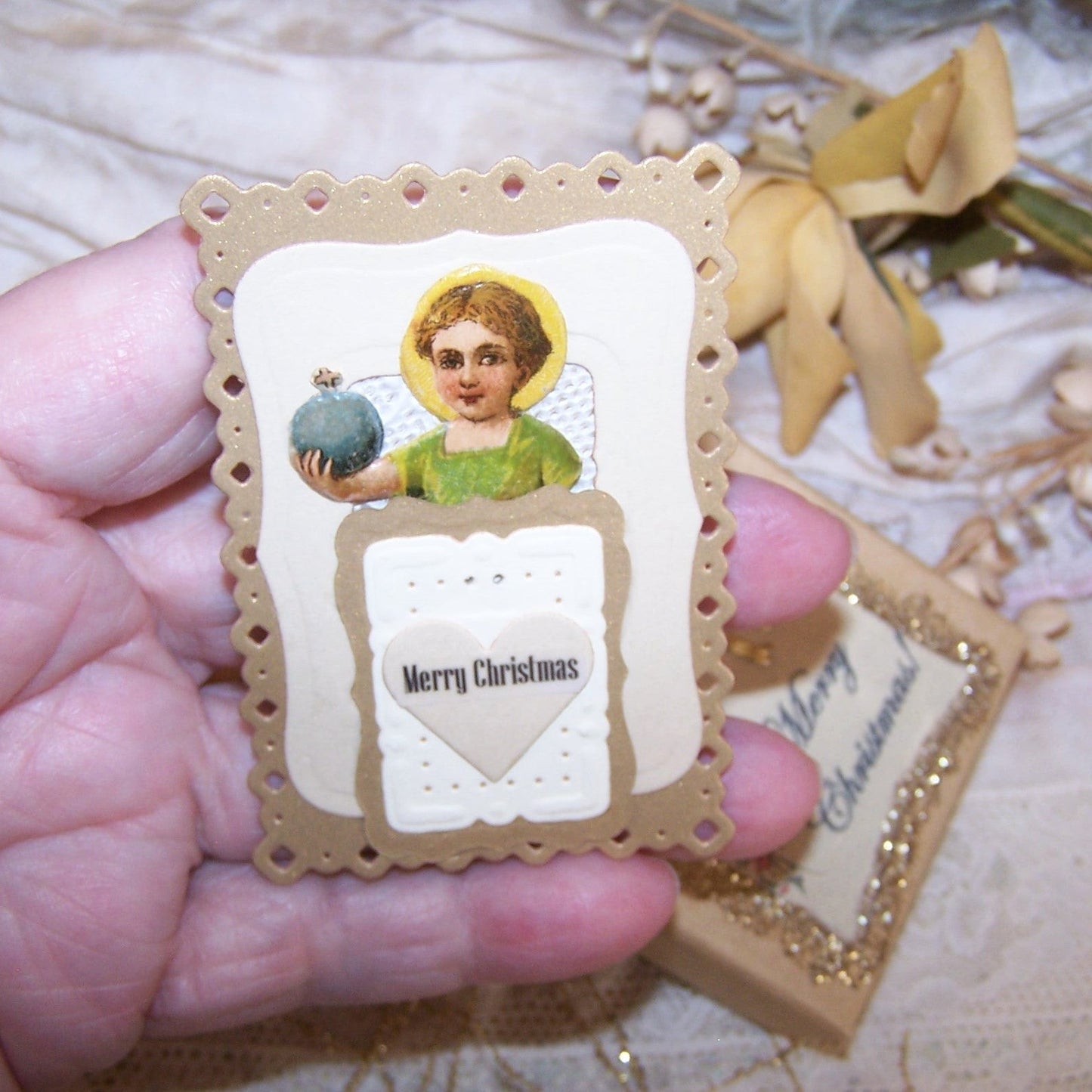Victorian Inspired Gift Box - MERRY CHRISTMAS with Gift Tag