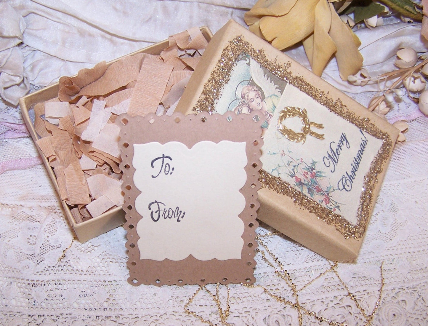 Victorian Inspired Gift Box - MERRY CHRISTMAS with Gift Tag