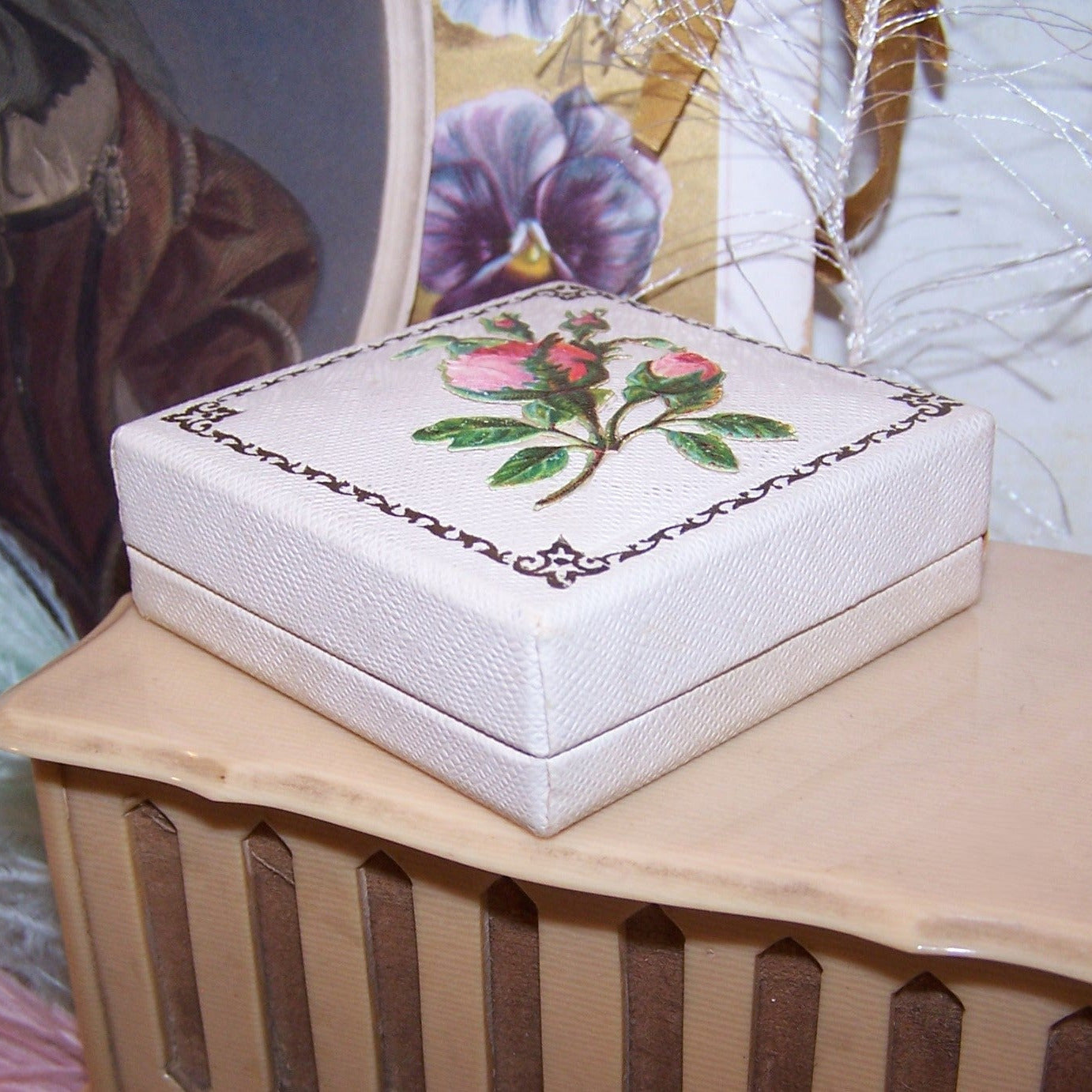 Cream Silk/Velvet Jewelry Box for Pin Brooch - Jaccards St Louis MO | Pink Roses Top