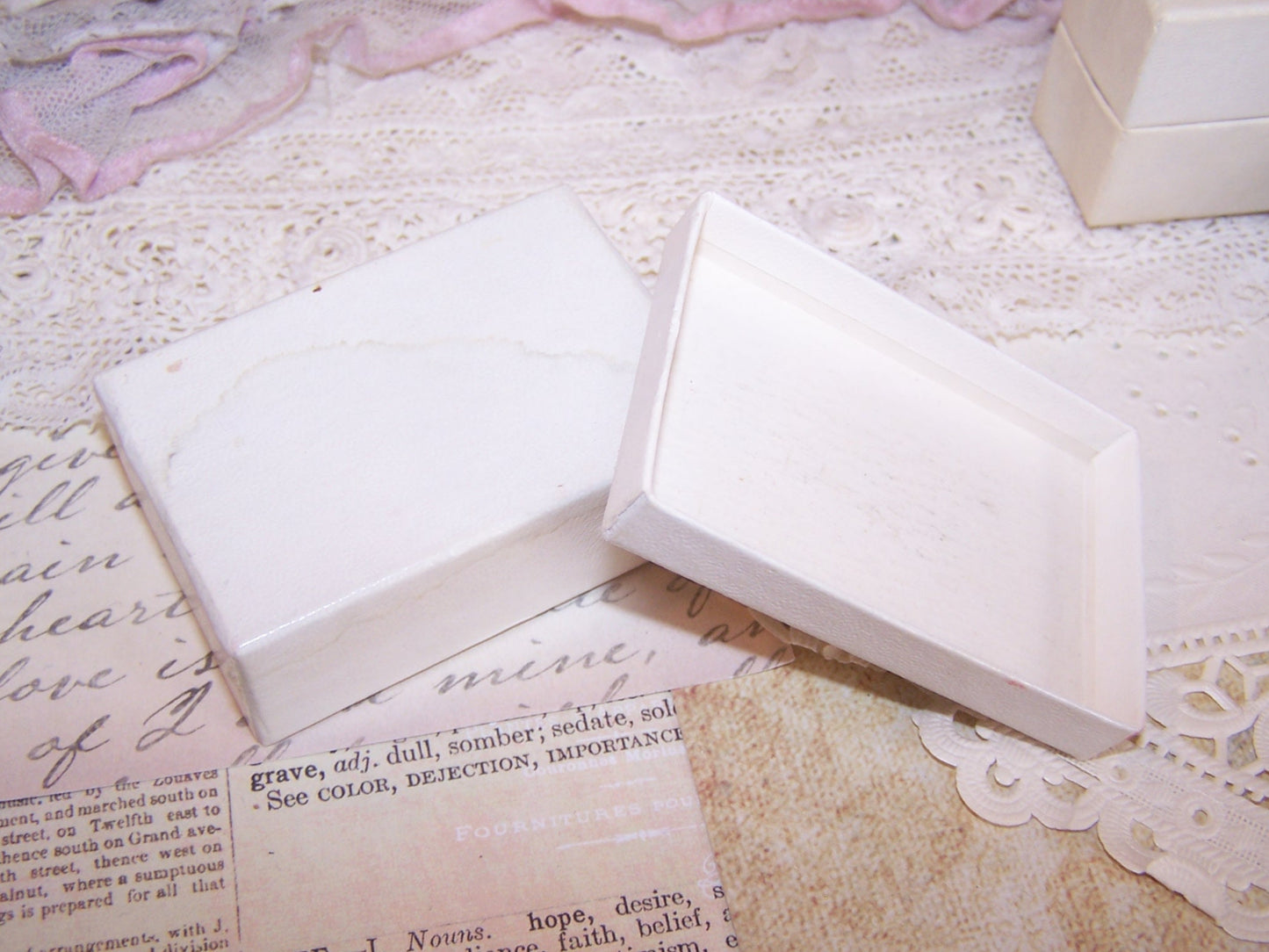 Upcycled Paper Gift Box for Jewelry - White Rose | I LOVE YOU