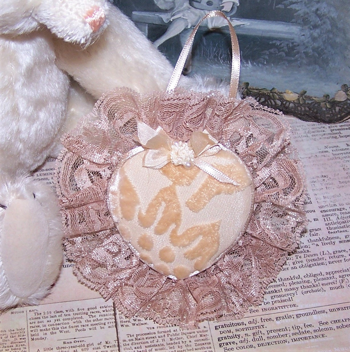Tea Dyed Ruffled Lace - 5 Yards 1.5" Wide | Vintage Beige Trim
