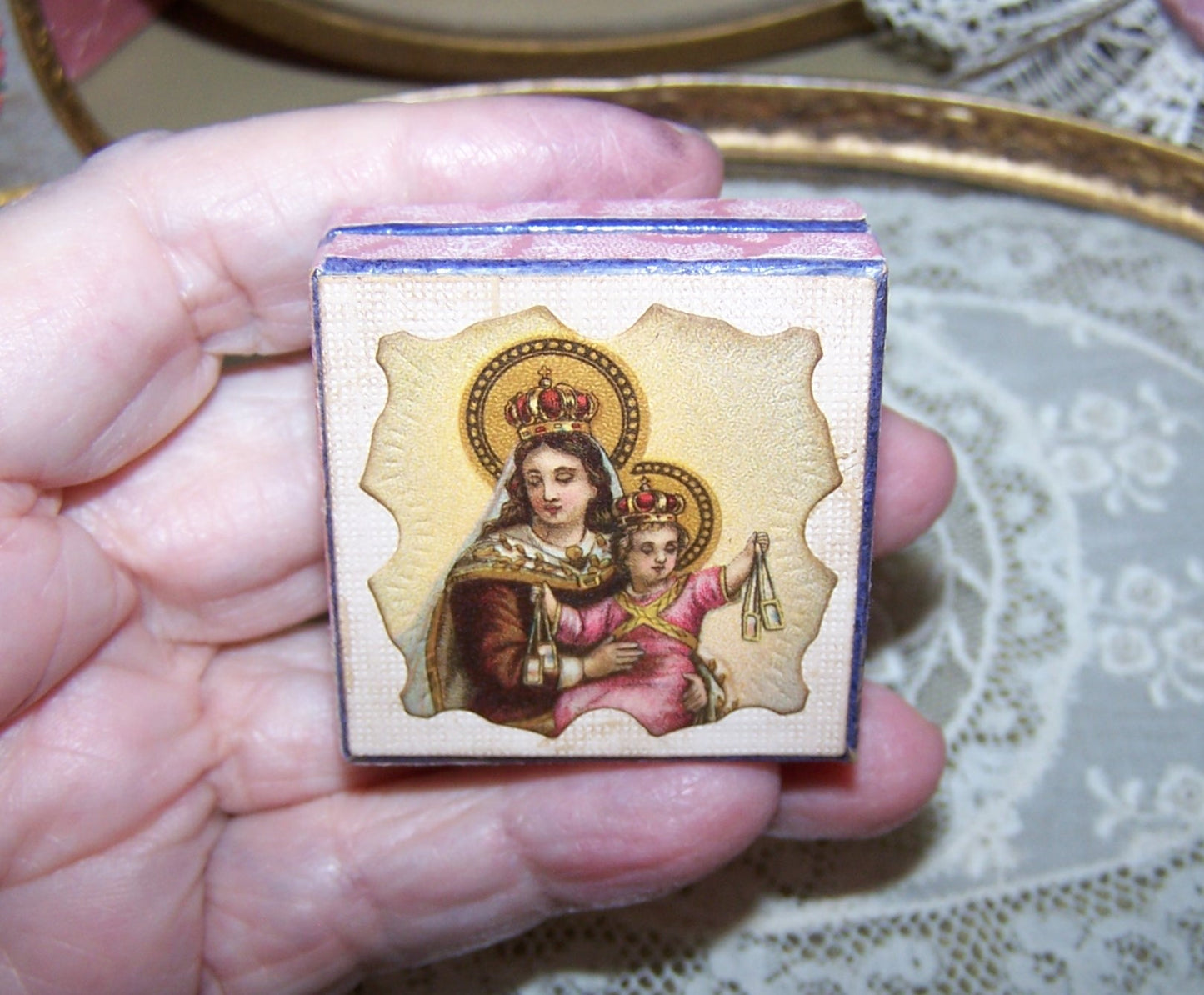 C.1920 French religious lidded trinket box with the image of Our Lady of the Scapular (Virgin Mary & Infant Jesus) to the top. 1-5/8" square / depth is 5/8".