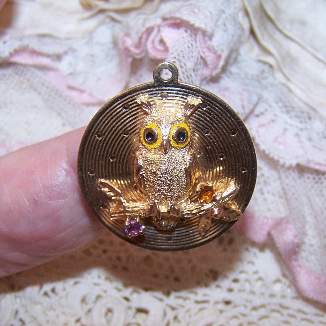 For Halloween from DANKNER, here's a 14K Yellow Gold disc charm depicting an Owl sitting on a branch. Width/height is 1-1/8". Weight is 8.3 grams.