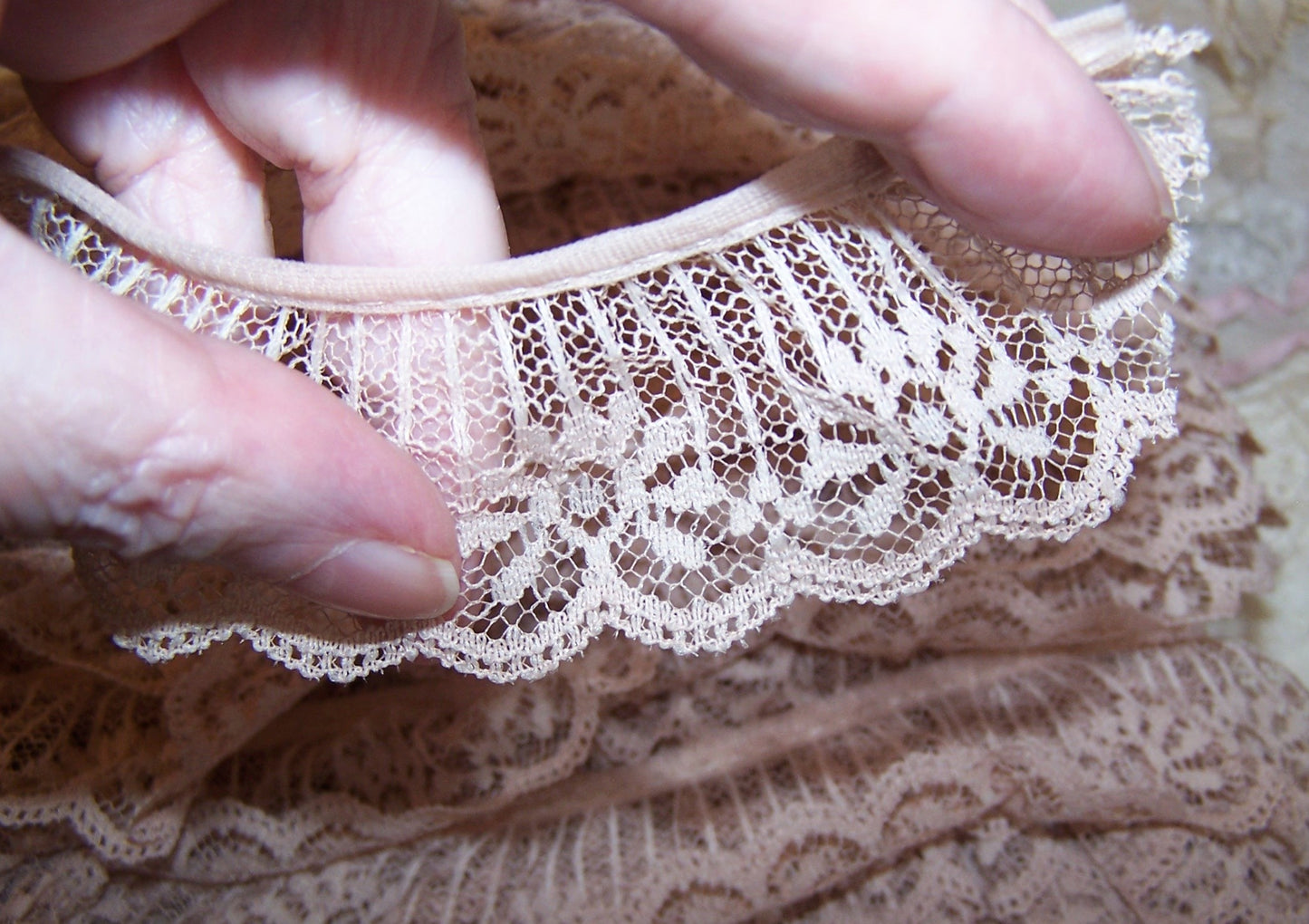 Tea Dyed Ruffled Lace - 5 Yards 1.5" Wide | Vintage Beige Trim