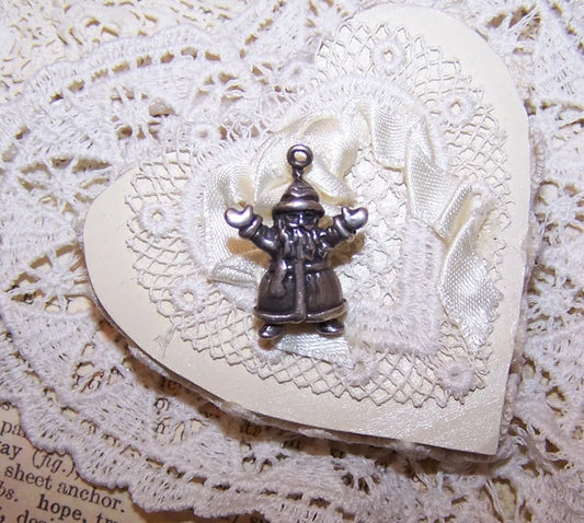 A very happy Santa Claus Sterling Silver charm.  Design is very 3D with the back just as nice as the front. 3/4" x 5/8". 4.4 grams. Very fine condition.